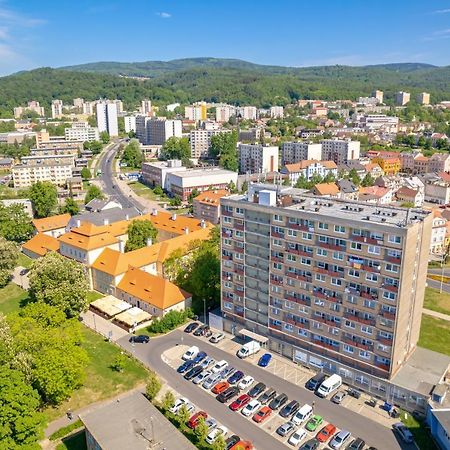 Apartmany A Studia Zamecky Park Litvínov Екстериор снимка